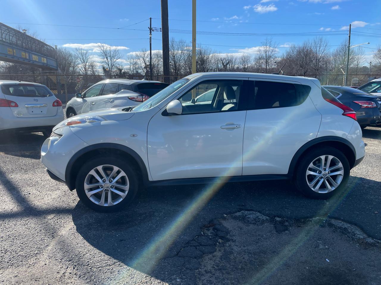 Nissan Juke 5dr Wgn I4 CVT SV AWD 2011