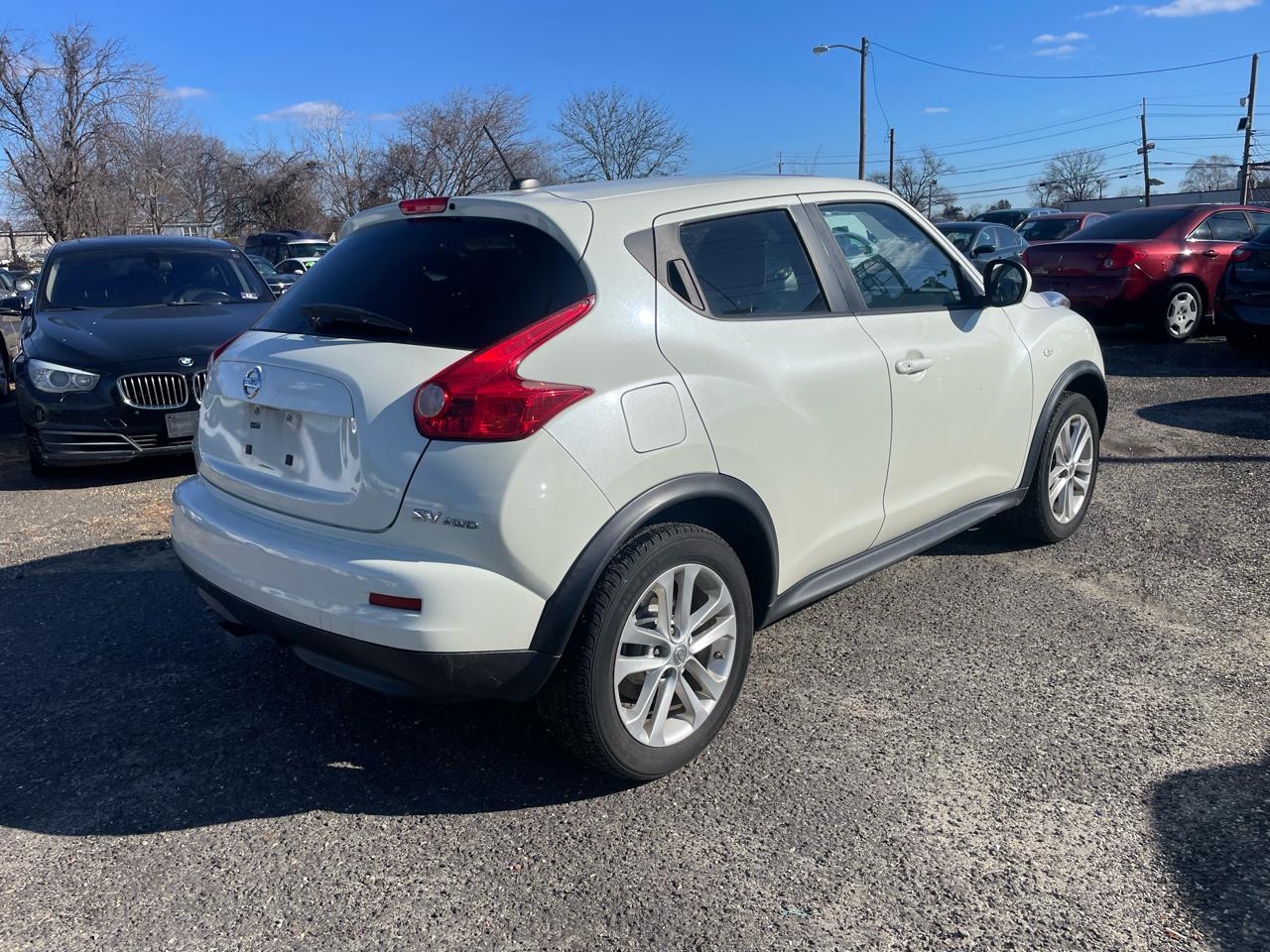 Nissan Juke 5dr Wgn I4 CVT SV AWD 2011