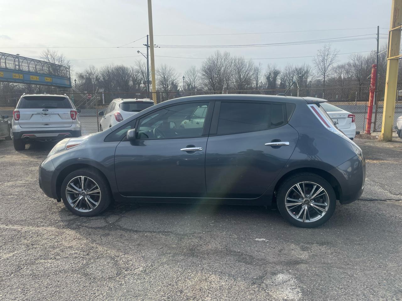 Nissan Leaf 4dr HB S 2013