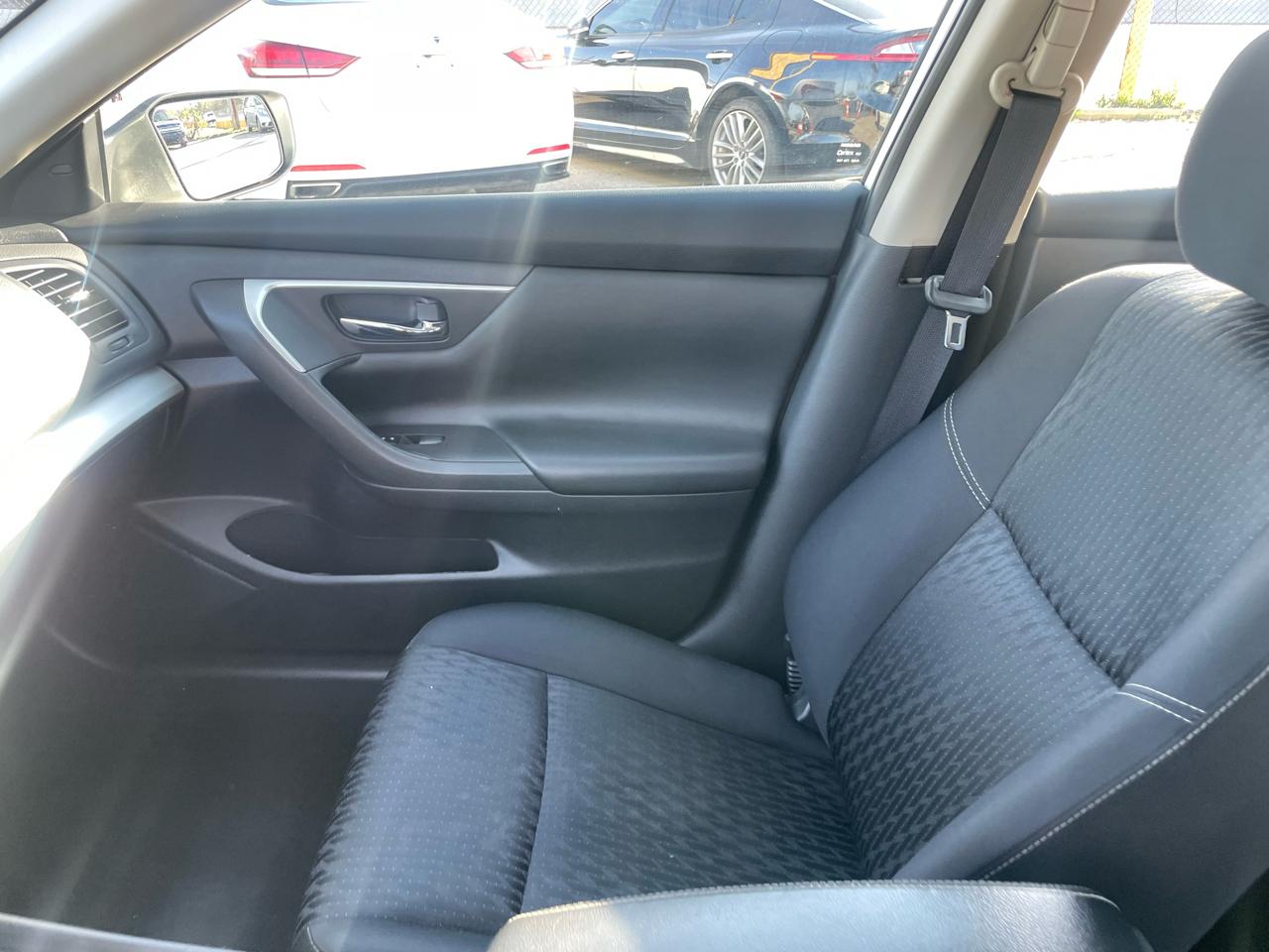 Nissan Altima 2.5 SV Sedan 2017