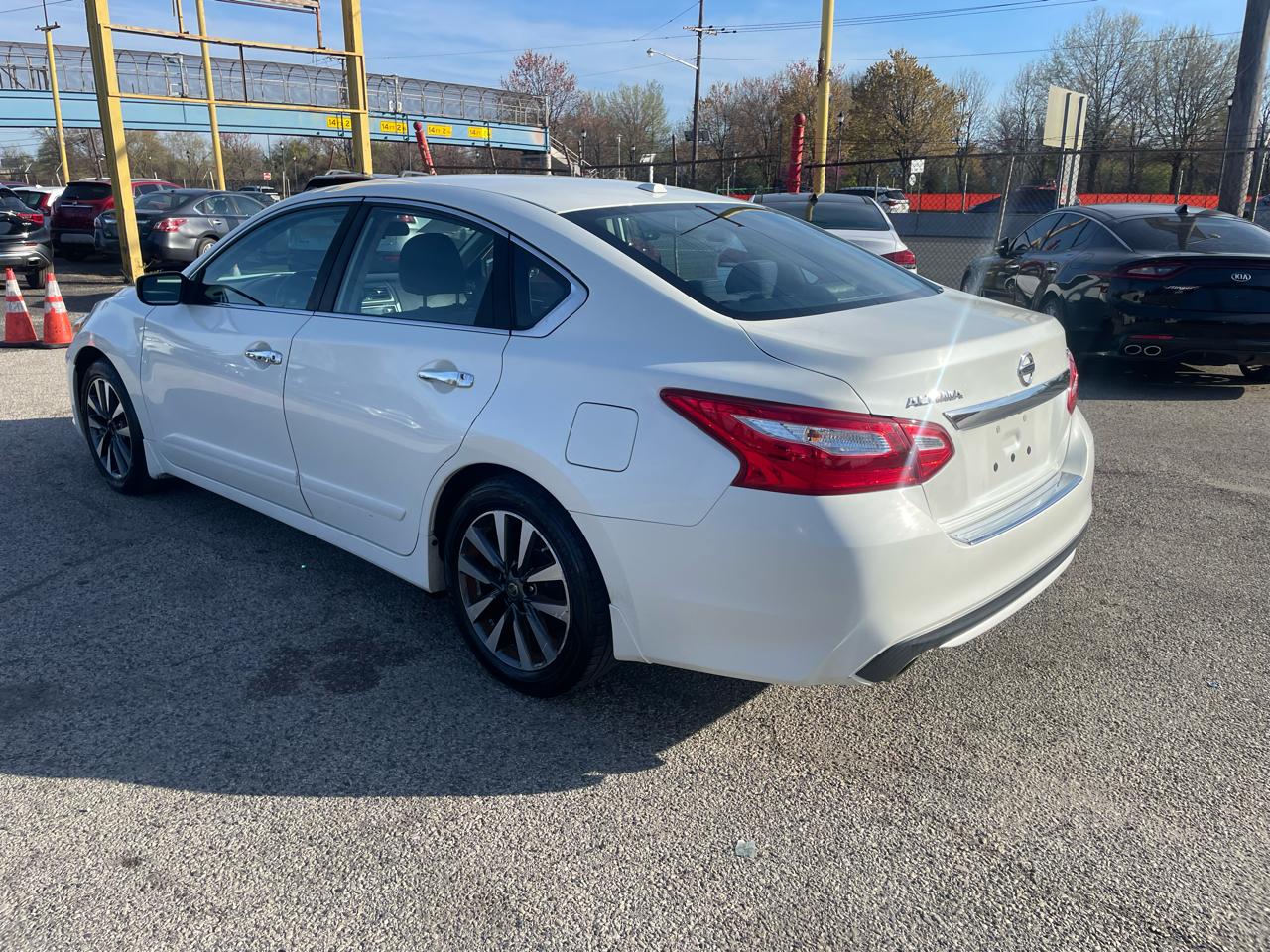 Nissan Altima 2.5 SV Sedan 2017