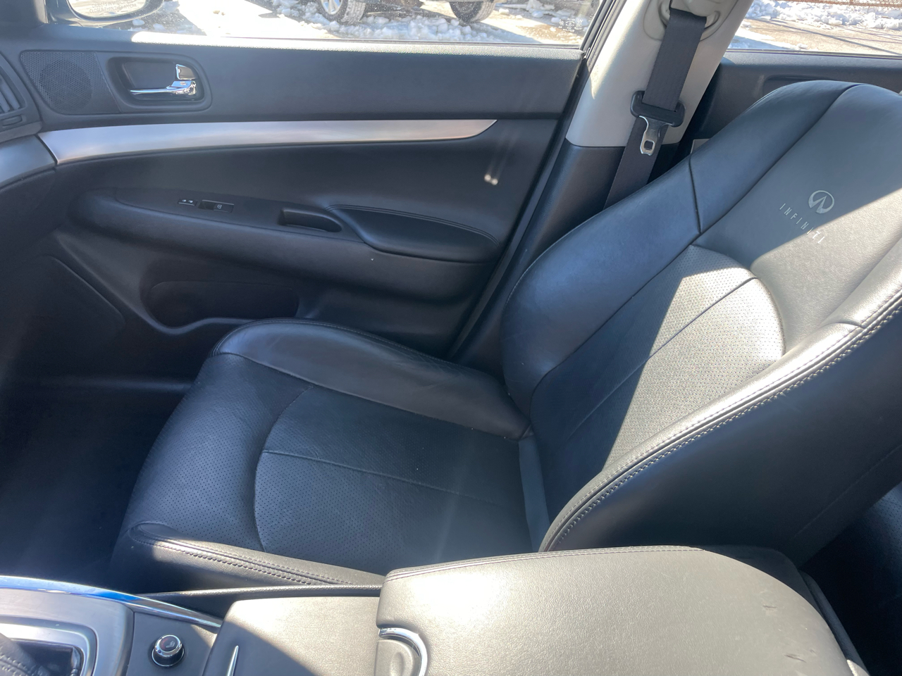 Infiniti G37 Sedan 4dr x AWD 2012