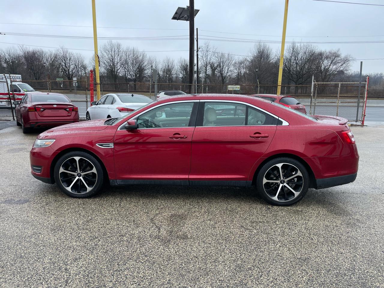 Ford Taurus 4dr Sdn SEL AWD 2015