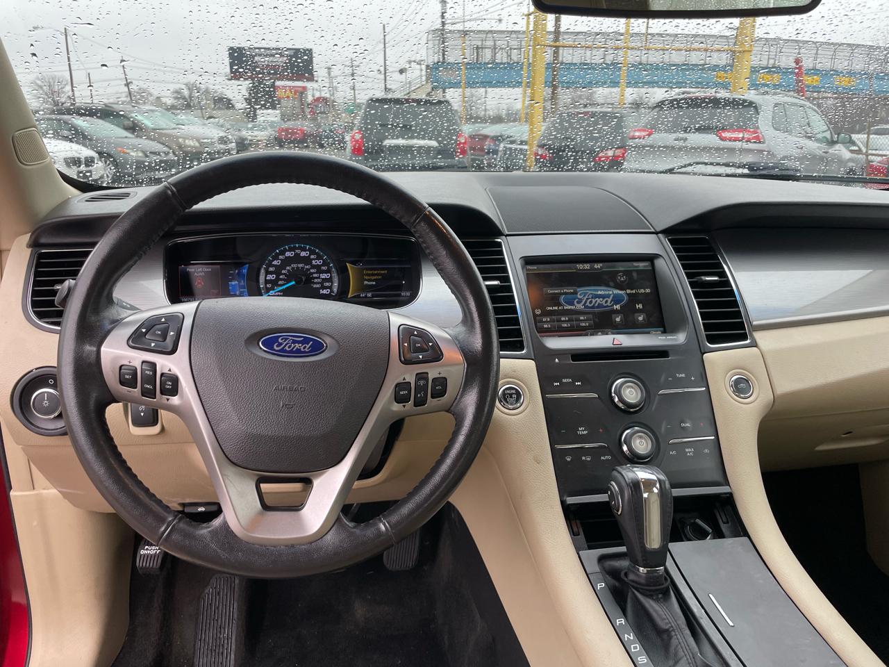 Ford Taurus 4dr Sdn SEL AWD 2015