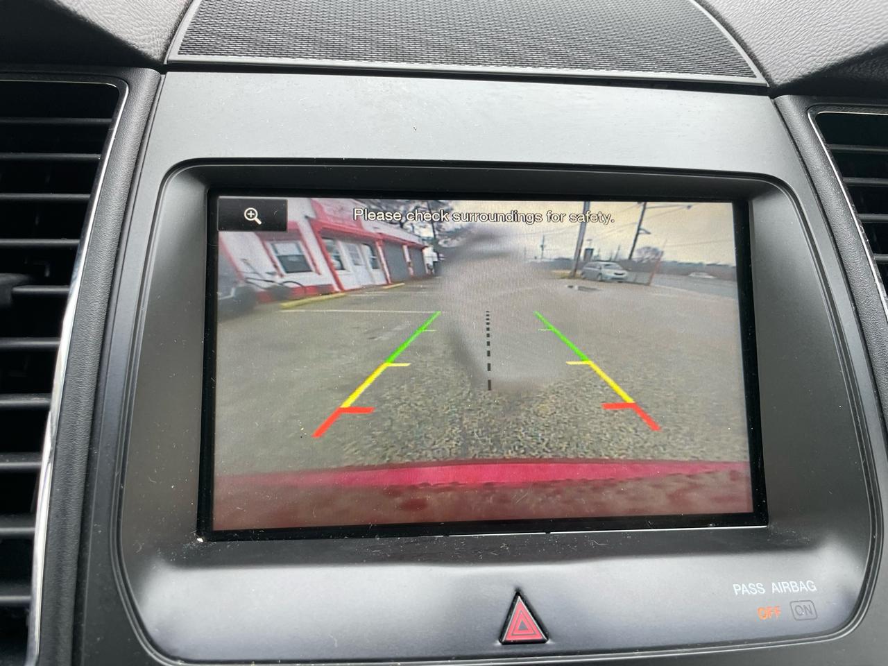 Ford Taurus 4dr Sdn SEL AWD 2015