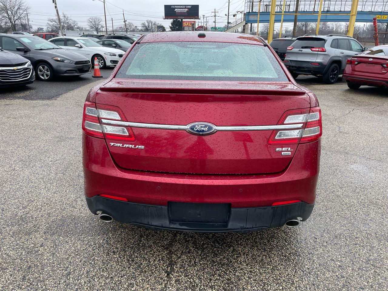 Ford Taurus 4dr Sdn SEL AWD 2015