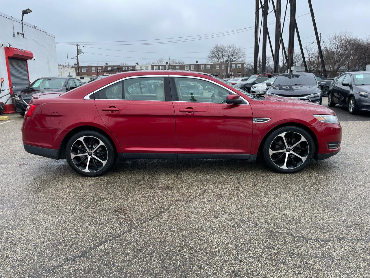 Ford Taurus 4dr Sdn SEL AWD 2015