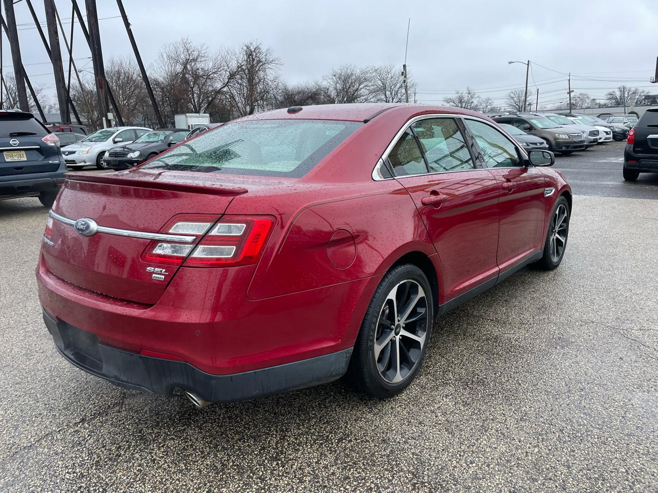 Ford Taurus 4dr Sdn SEL AWD 2015
