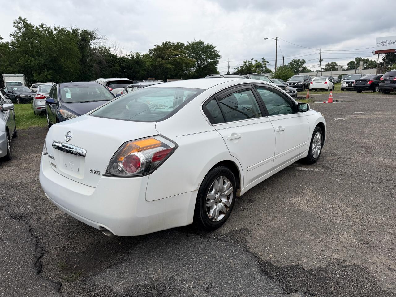Nissan Altima 4dr Sdn I4 CVT 2.5 S 2011