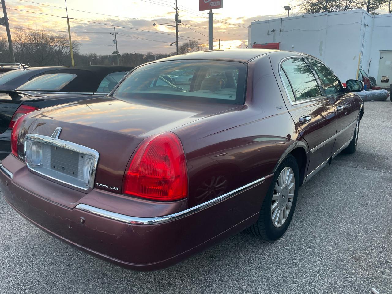 Lincoln Town Car 4dr Sdn Ultimate 2004