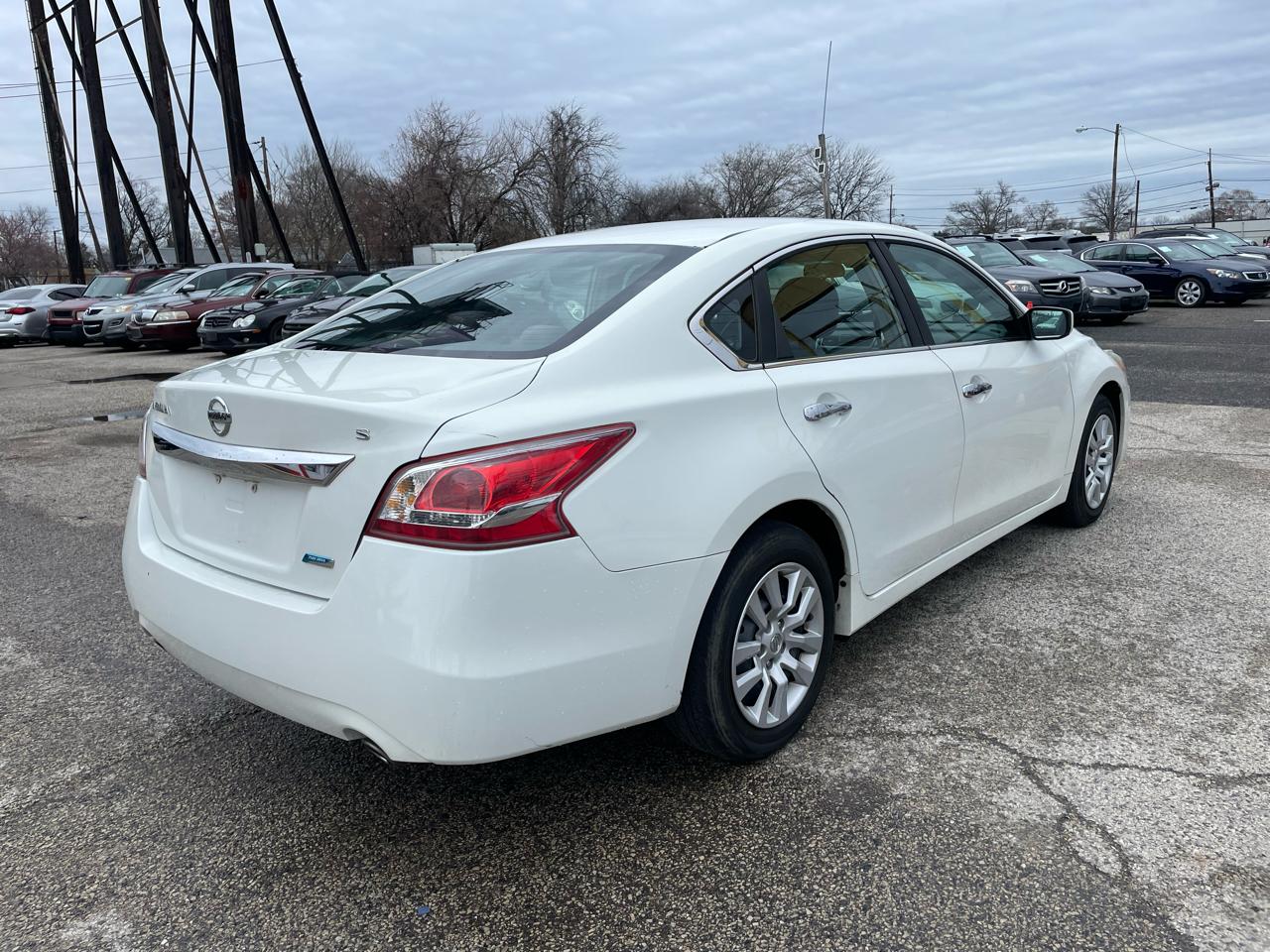 Nissan Altima 4dr Sdn I4 2.5 S 2013