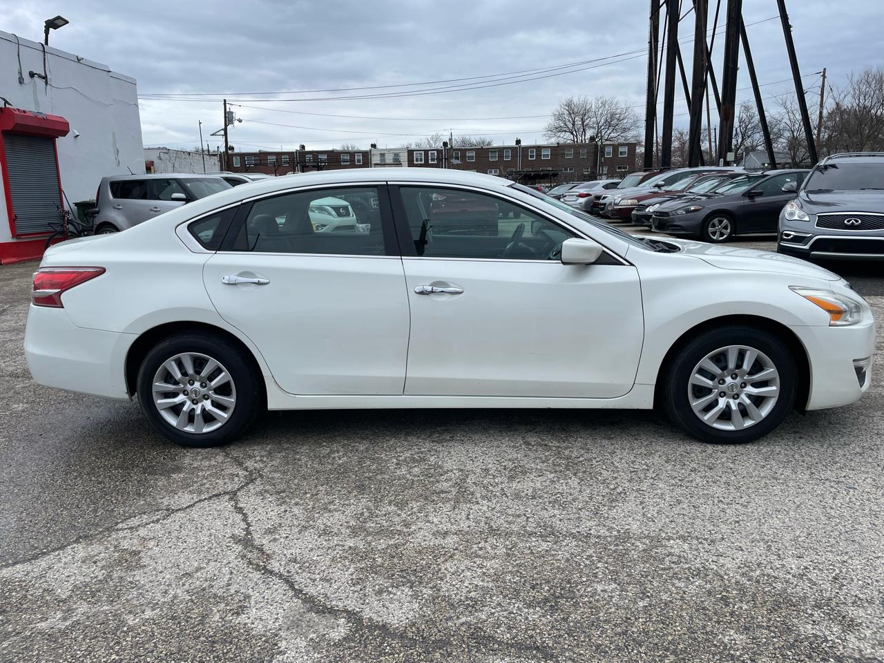 Nissan Altima 4dr Sdn I4 2.5 S 2013