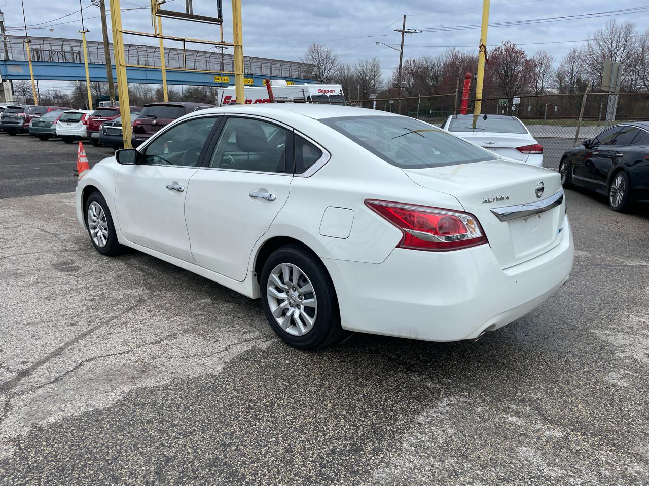 Nissan Altima 4dr Sdn I4 2.5 S 2013