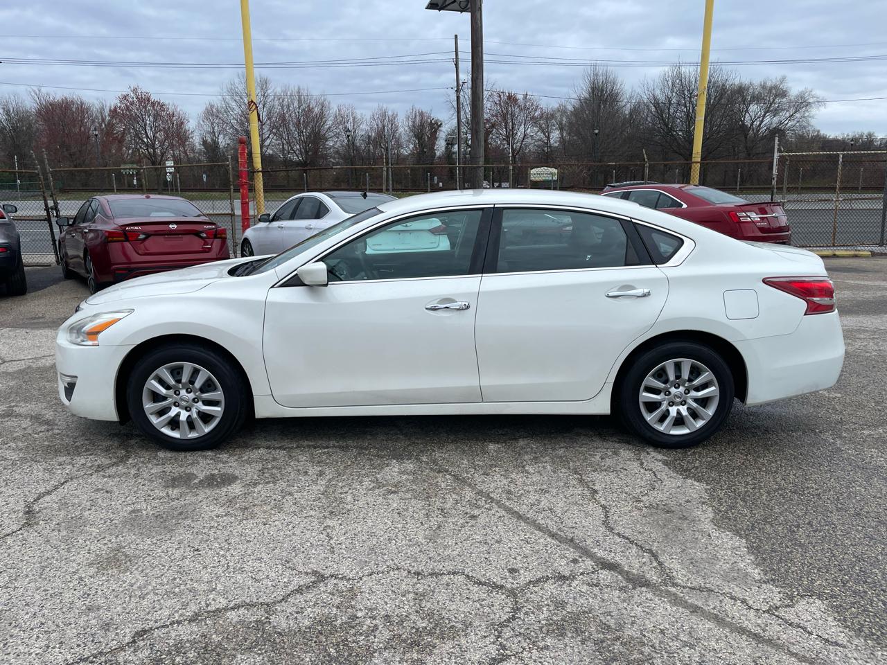 Nissan Altima 4dr Sdn I4 2.5 S 2013