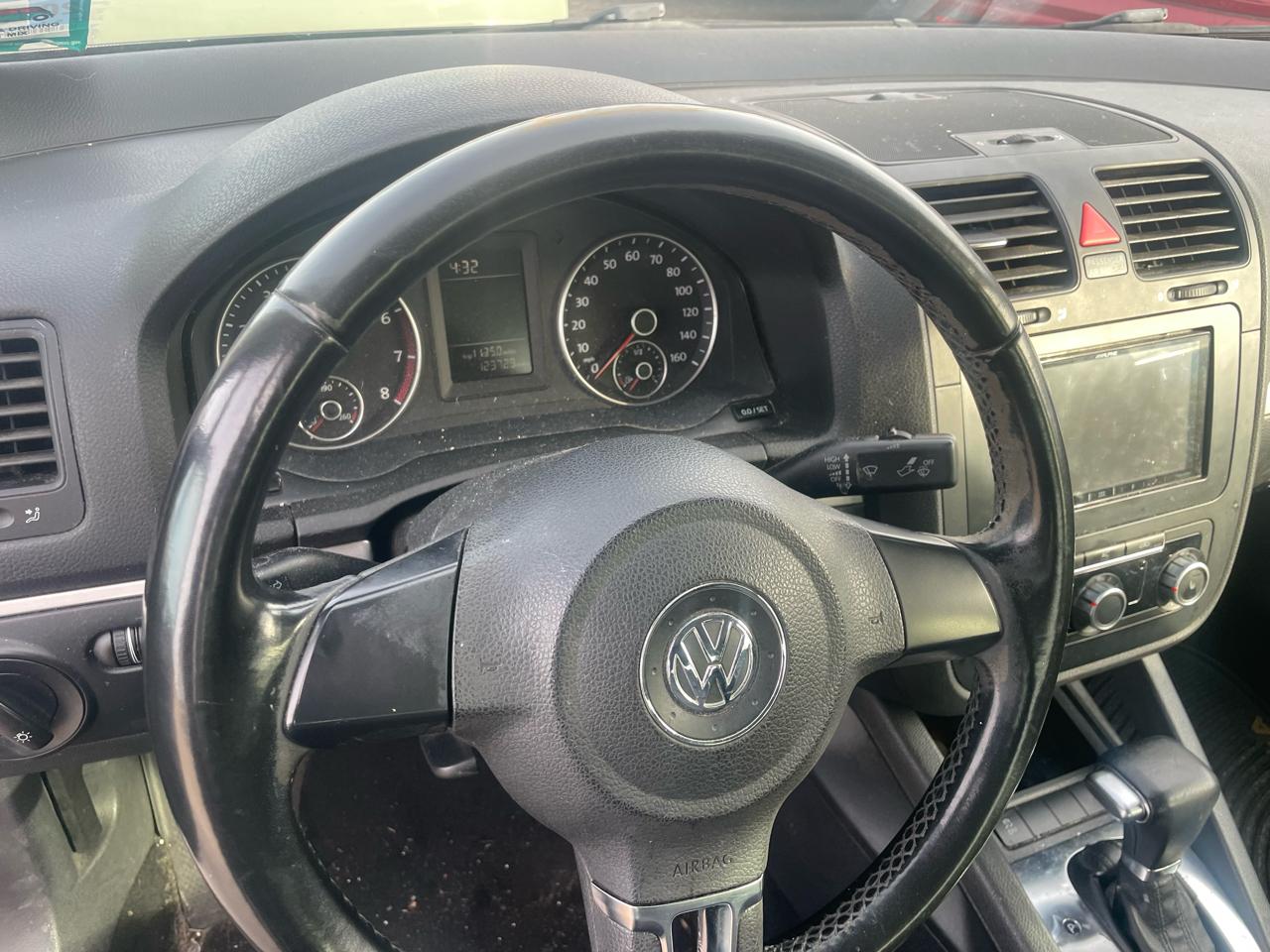 Volkswagen Jetta Sedan 4dr Auto Limited PZEV 2010