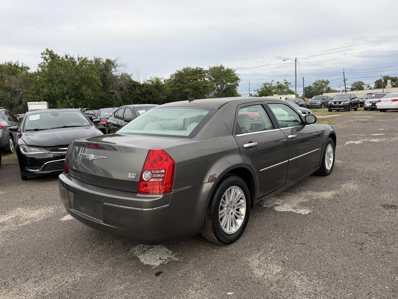 Chrysler 300 4dr Sdn 300 Touring RWD 2008