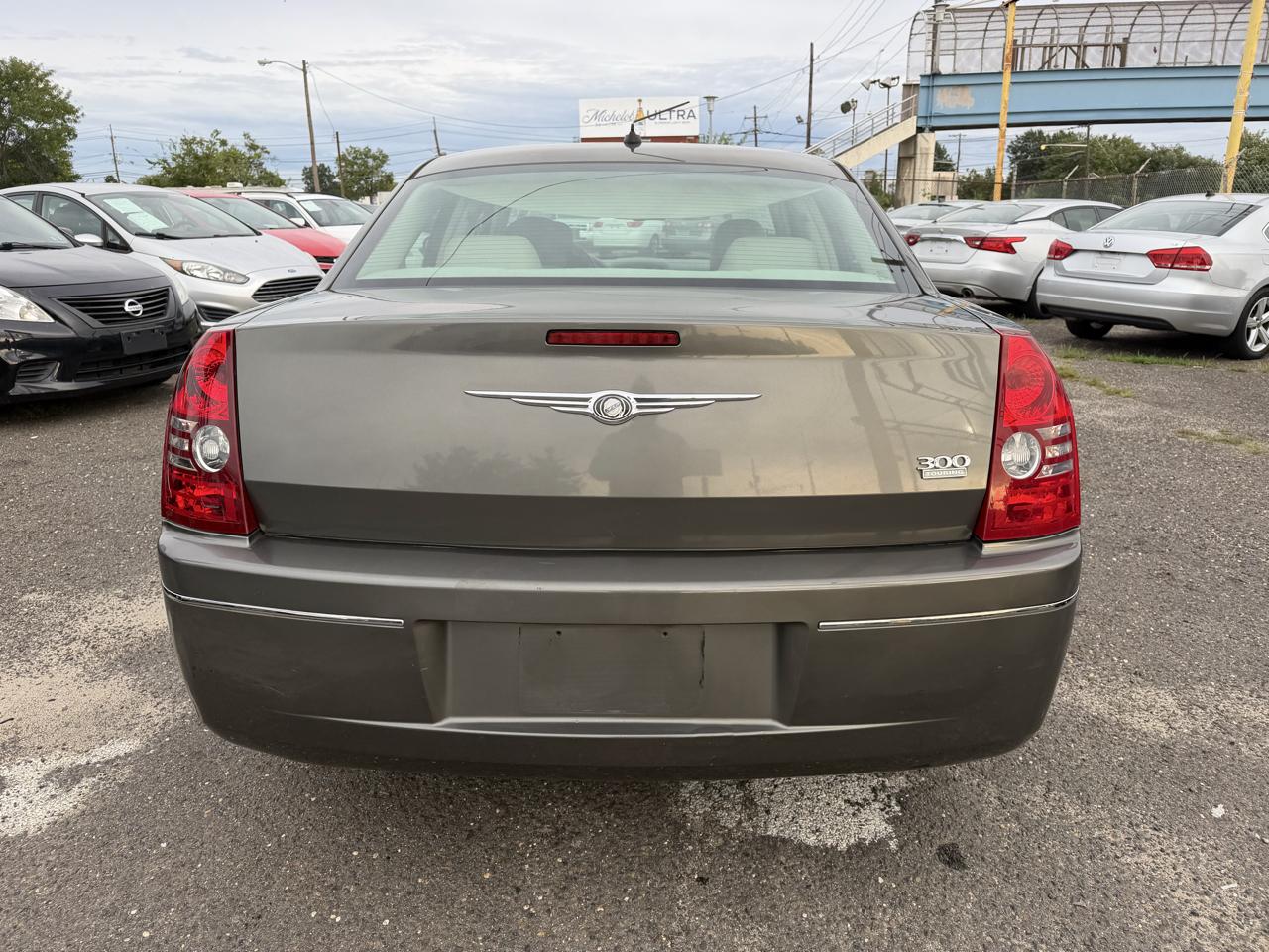 Chrysler 300 4dr Sdn 300 Touring RWD 2008