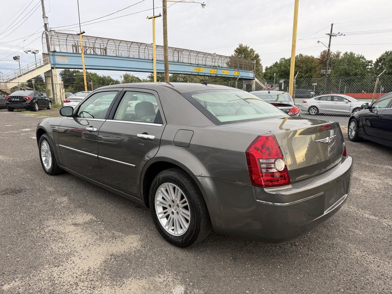 Chrysler 300 4dr Sdn 300 Touring RWD 2008