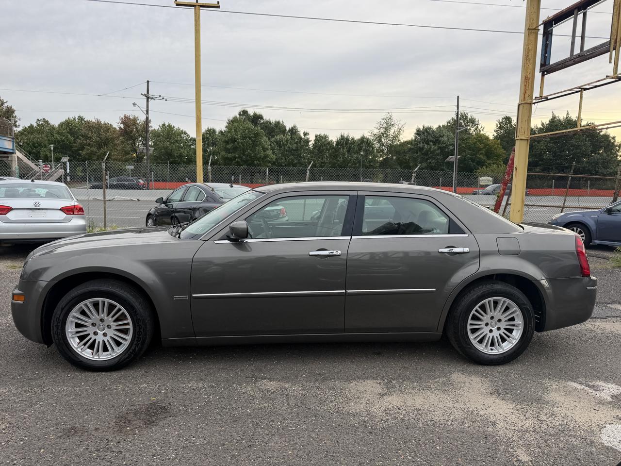 Chrysler 300 4dr Sdn 300 Touring RWD 2008