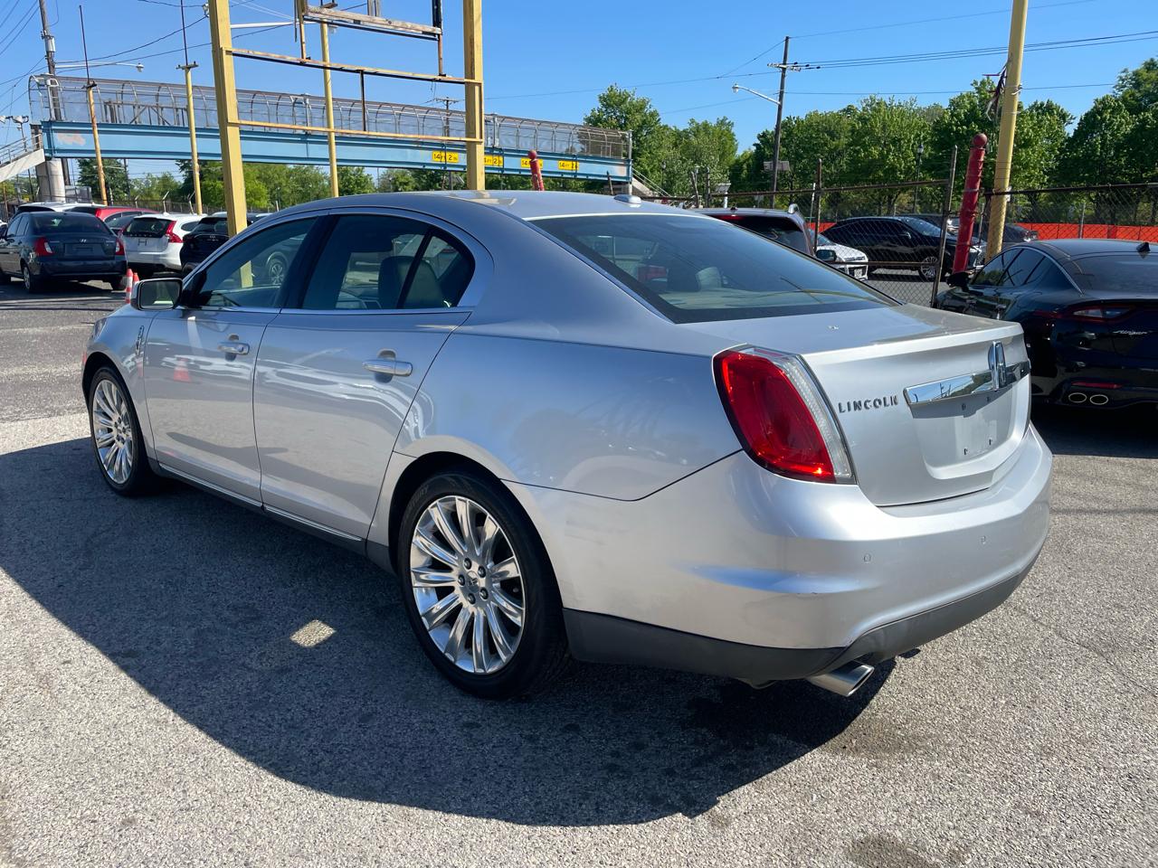 Lincoln MKS 4dr Sdn 3.7L FWD 2012