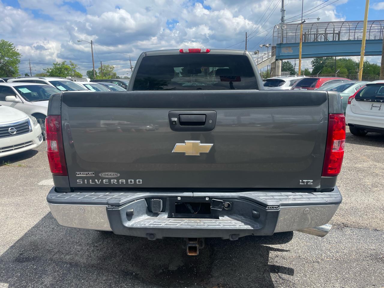 Chevrolet Silverado 1500 4WD Ext Cab 143.5" LTZ 2011