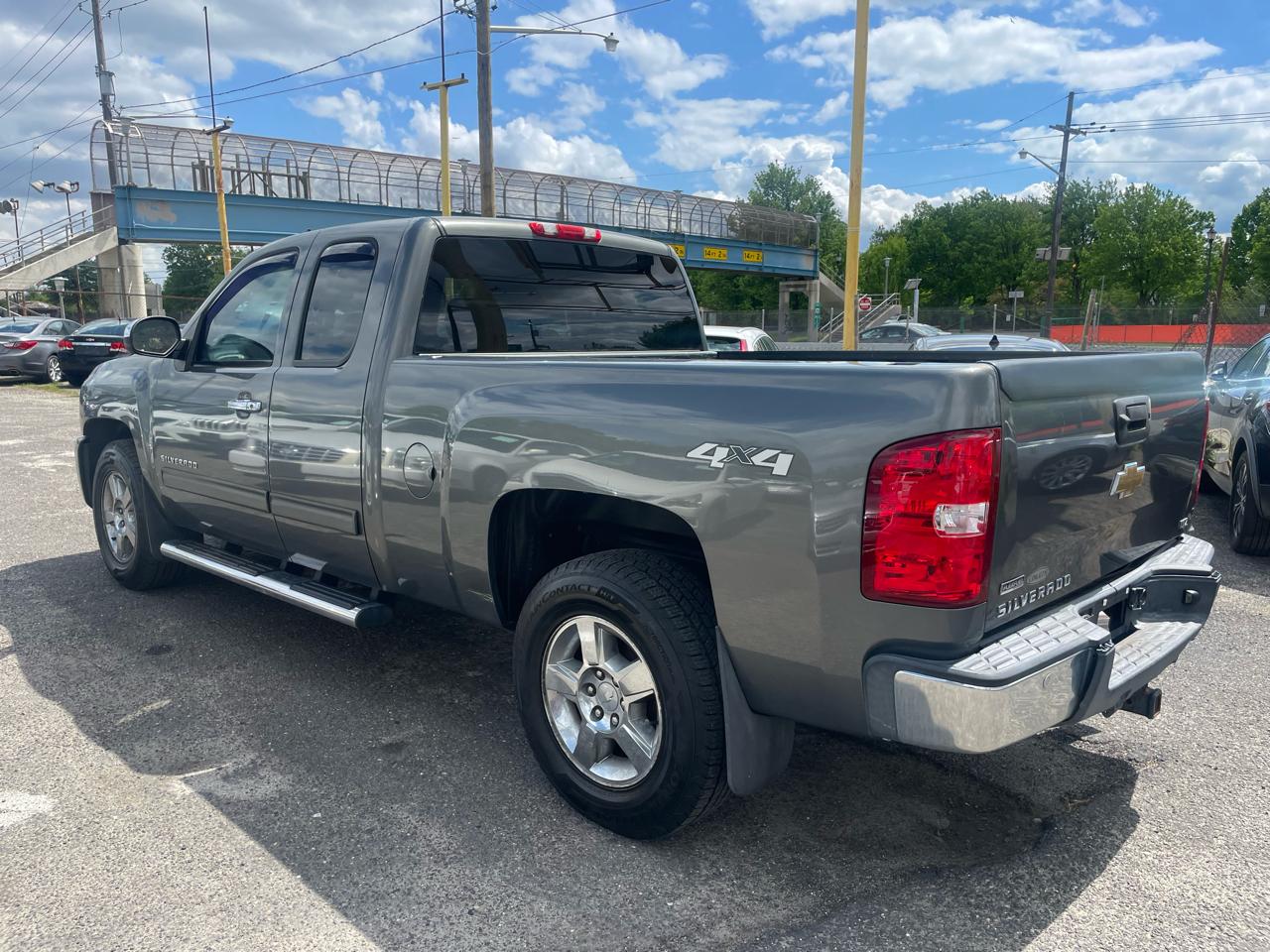 Chevrolet Silverado 1500 4WD Ext Cab 143.5" LTZ 2011