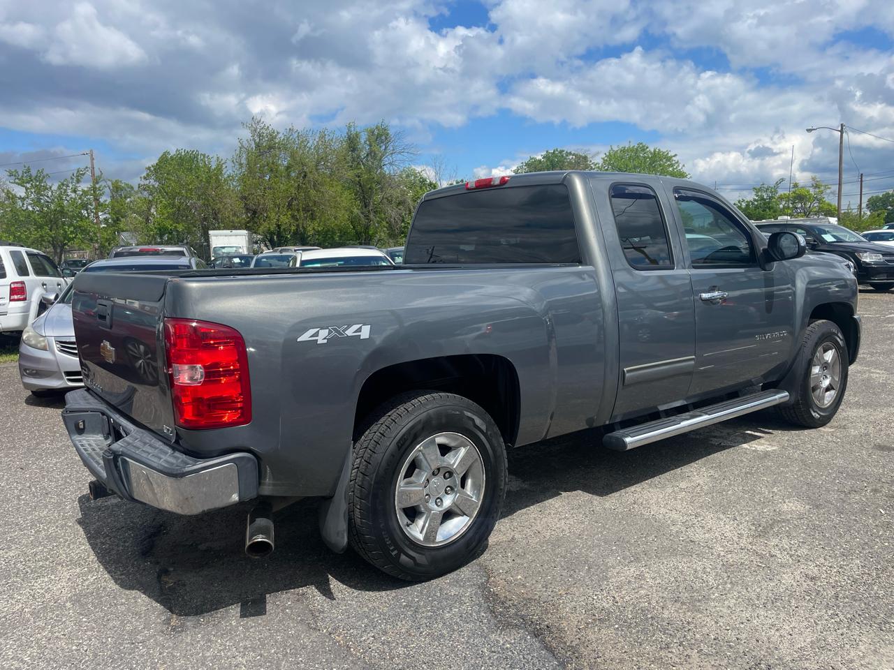 Chevrolet Silverado 1500 4WD Ext Cab 143.5" LTZ 2011