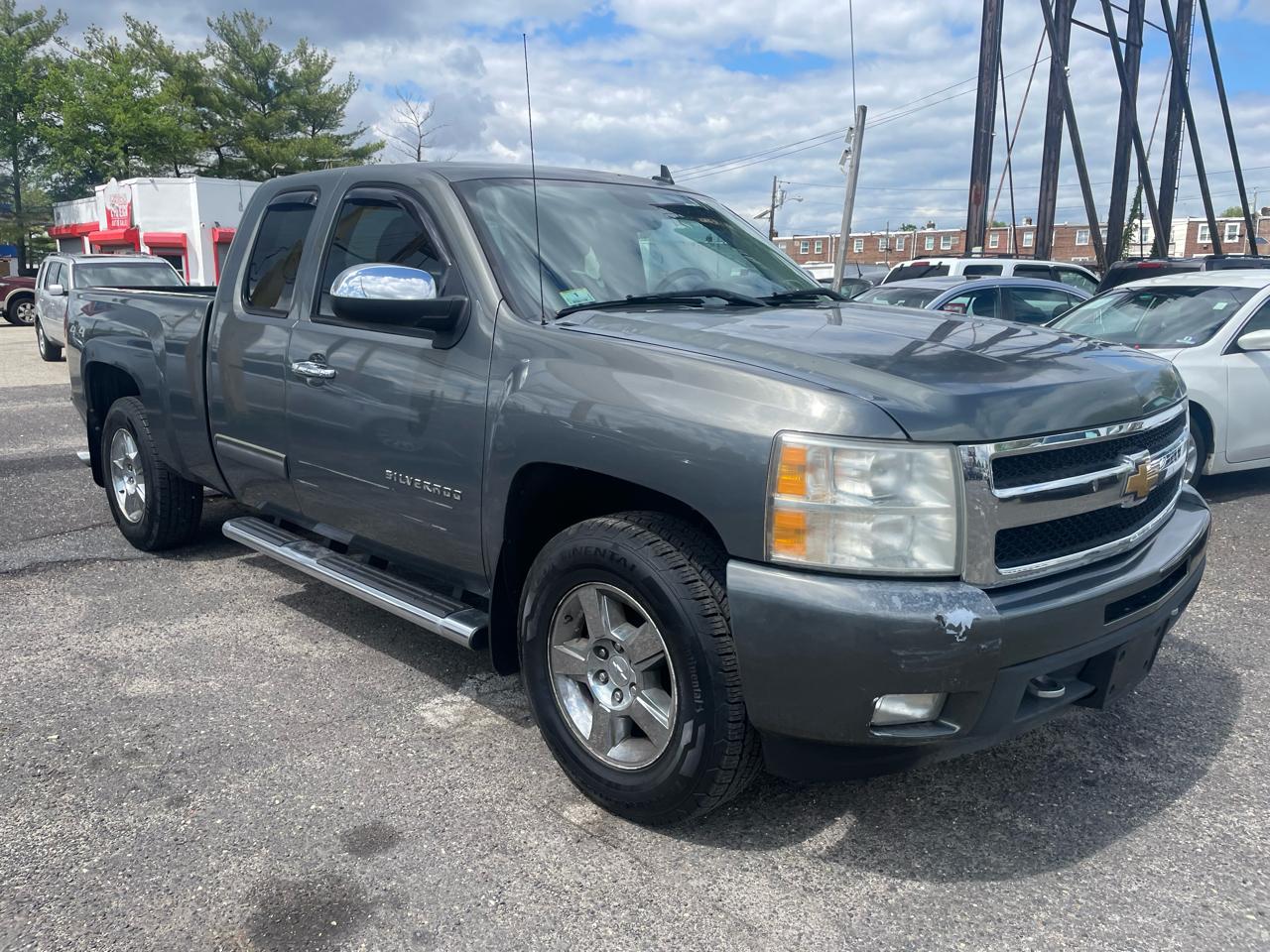 Chevrolet Silverado 1500 4WD Ext Cab 143.5" LTZ 2011