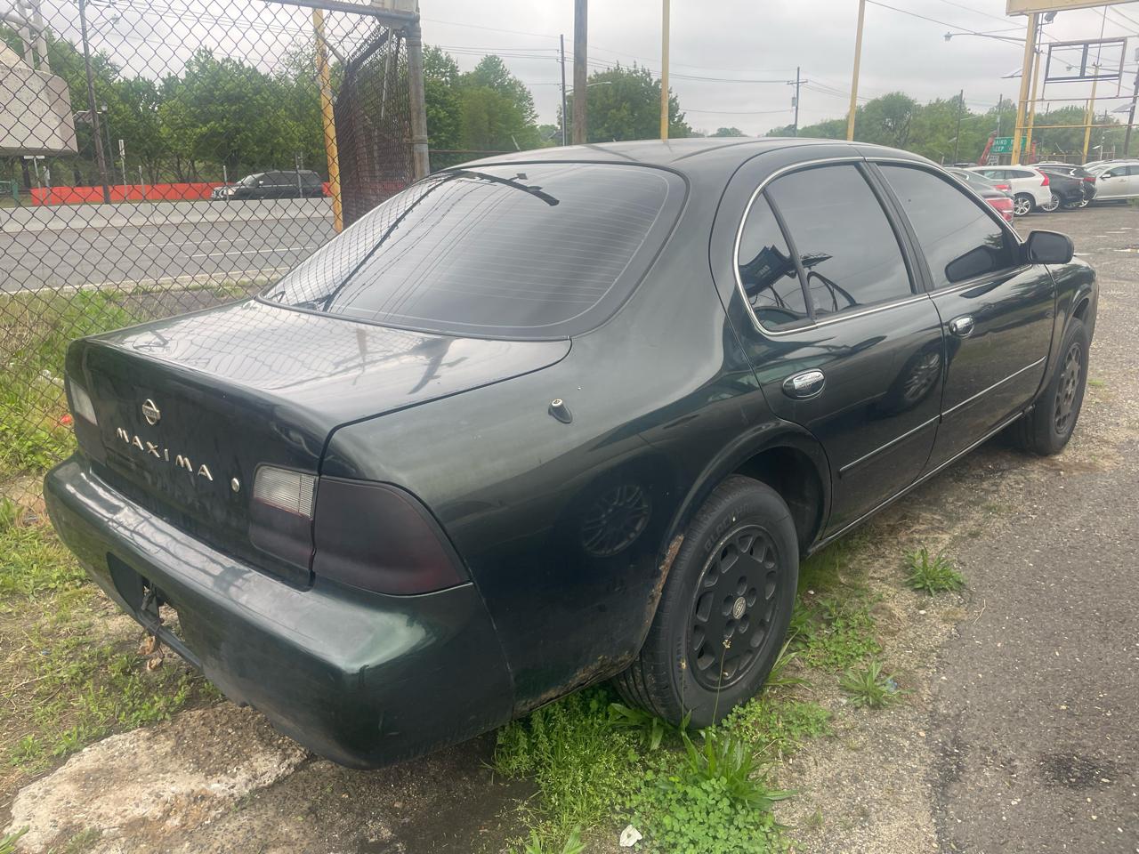 Nissan Maxima 4dr Sdn GLE Auto 1996