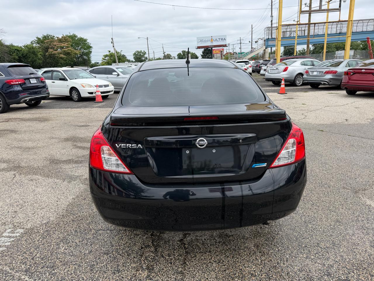 Nissan Versa 4dr Sdn CVT 1.6 S Plus 2014