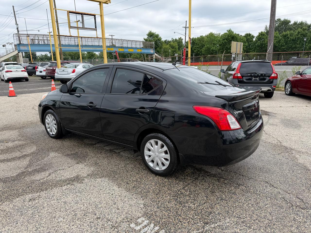 Nissan Versa 4dr Sdn CVT 1.6 S Plus 2014