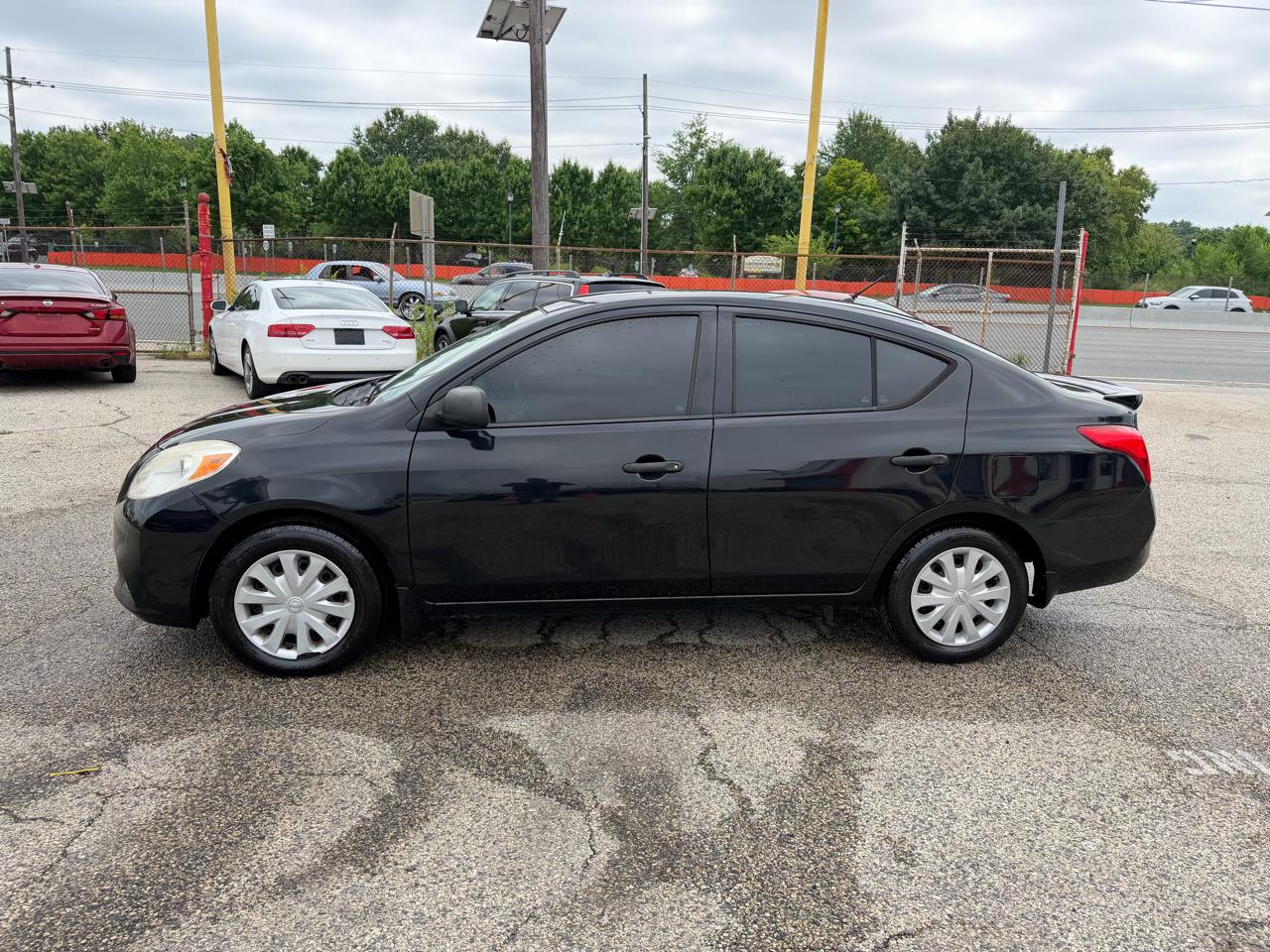 Nissan Versa 4dr Sdn CVT 1.6 S Plus 2014