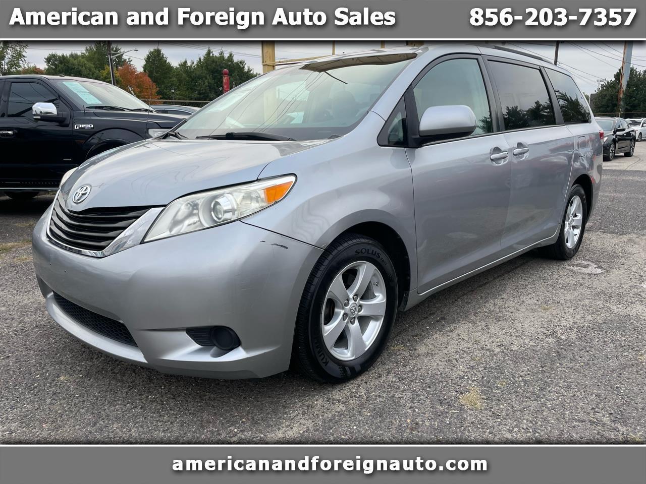Toyota Sienna 5dr 7-Pass Van V6 LE FWD (Natl) 2011
