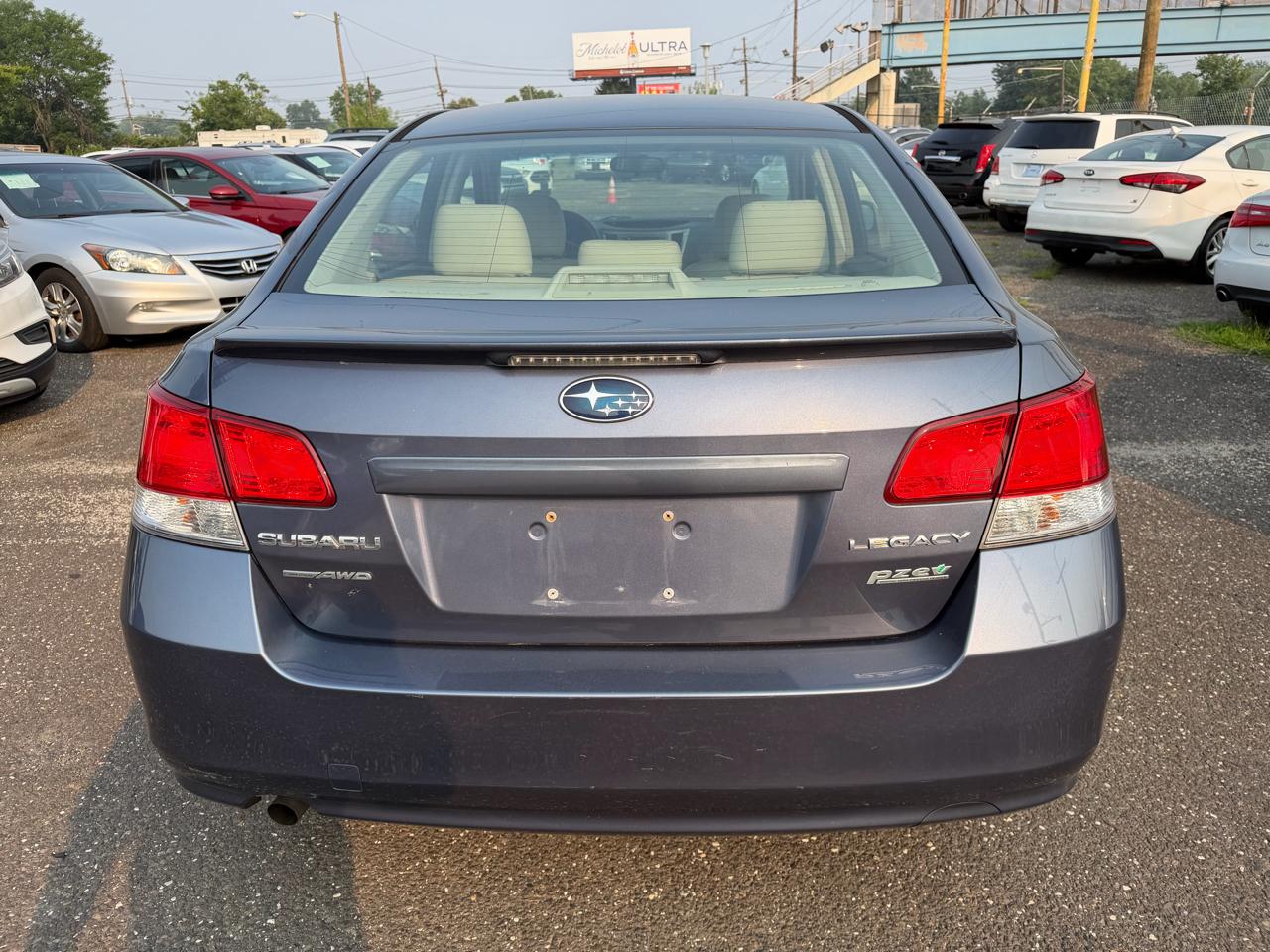 Subaru Legacy 4dr Sdn H4 Auto 2.5i 2014