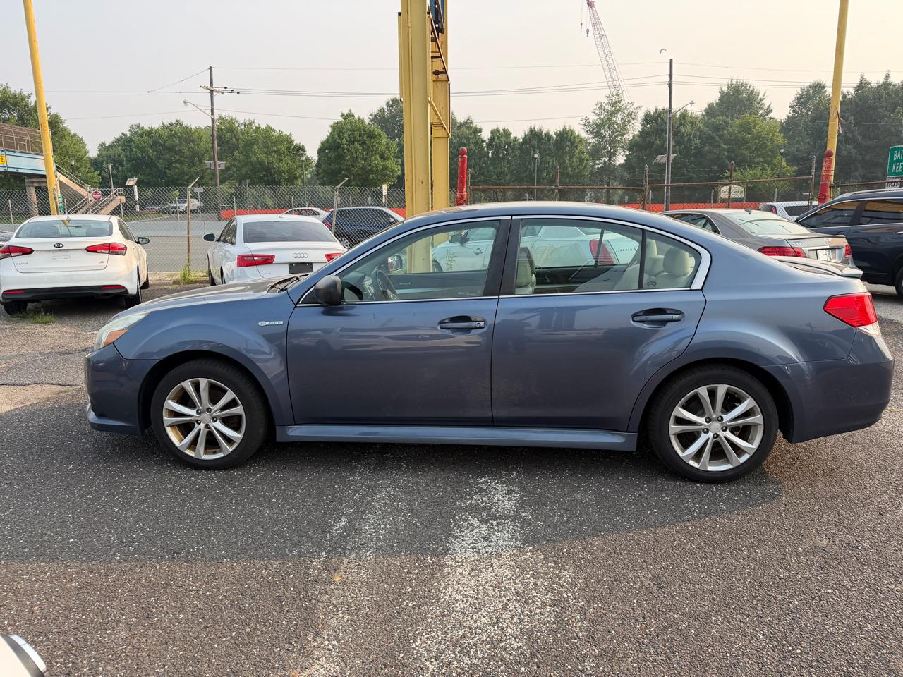 Subaru Legacy 4dr Sdn H4 Auto 2.5i 2014