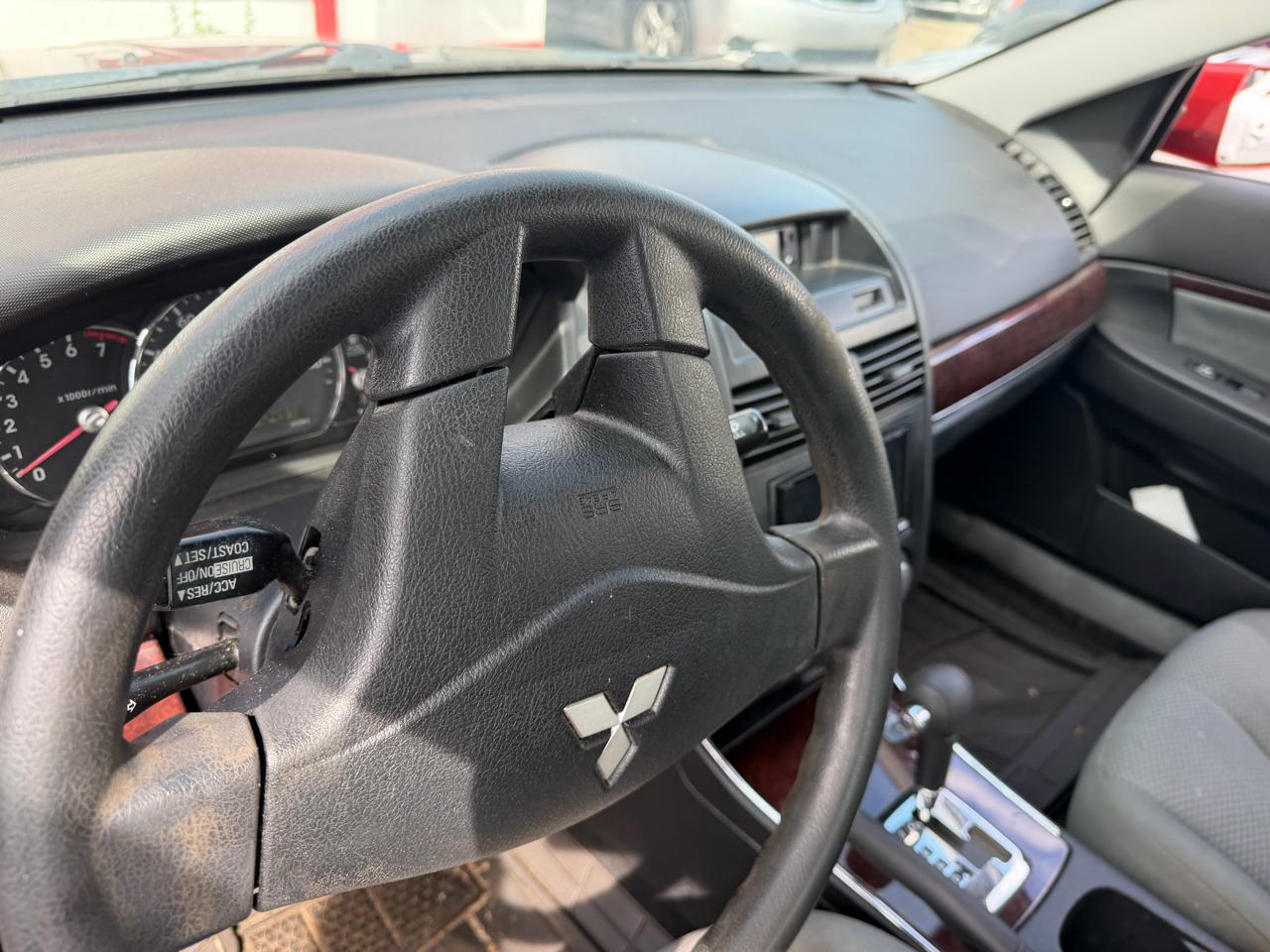 Mitsubishi Galant 4dr Sdn SE 2010