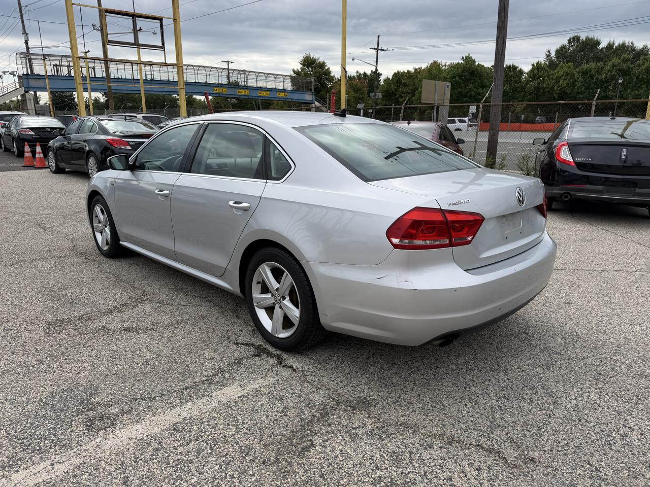 Volkswagen Passat 4dr Sdn 1.8T Auto S PZEV 2015