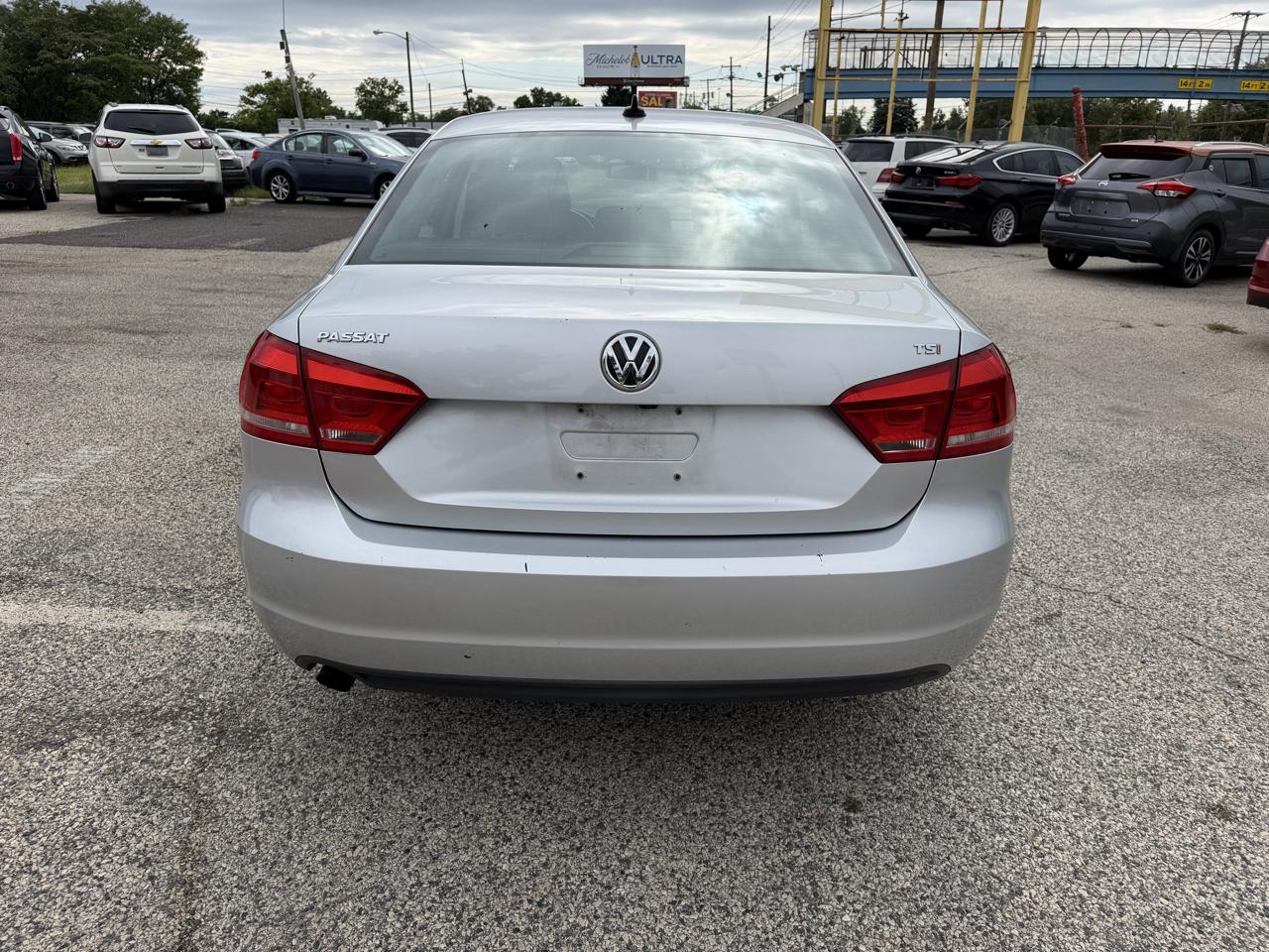 Volkswagen Passat 4dr Sdn 1.8T Auto S PZEV 2015