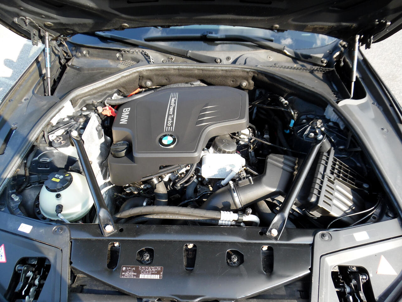 BMW 5 Series 4dr Sdn 528i xDrive AWD 2014 BMW 5 Series 4dr Sdn 528i xDrive AWD 2014