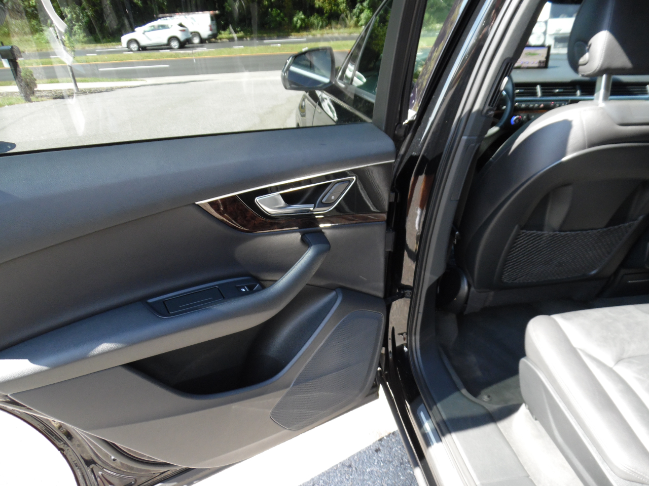 Audi Q7 3.0 TFSI Premium 2017 Audi Q7 3.0 TFSI Premium 2017