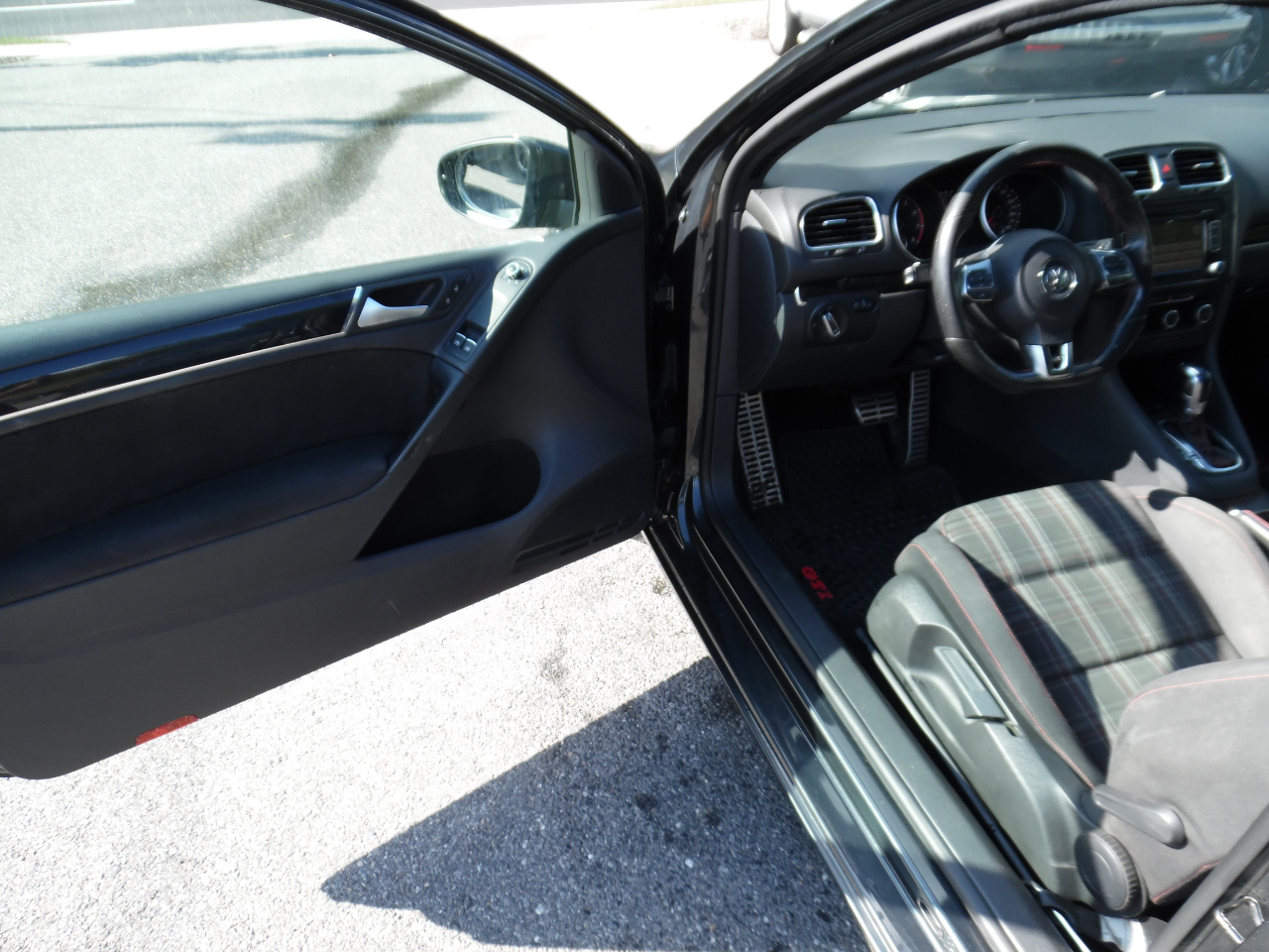 Volkswagen GTI 2dr HB DSG w/Sunroof & Navi PZEV 2011 Volkswagen GTI 2dr HB DSG w/Sunroof & Navi PZEV 2011