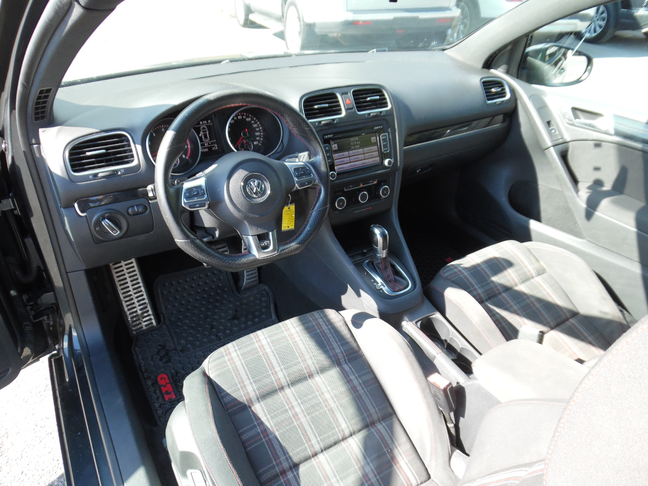 Volkswagen GTI 2dr HB DSG w/Sunroof & Navi PZEV 2011 Volkswagen GTI 2dr HB DSG w/Sunroof & Navi PZEV 2011