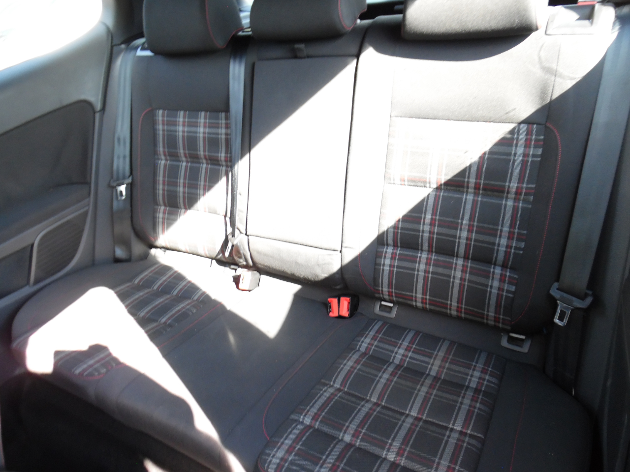 Volkswagen GTI 2dr HB DSG w/Sunroof & Navi PZEV 2011 Volkswagen GTI 2dr HB DSG w/Sunroof & Navi PZEV 2011