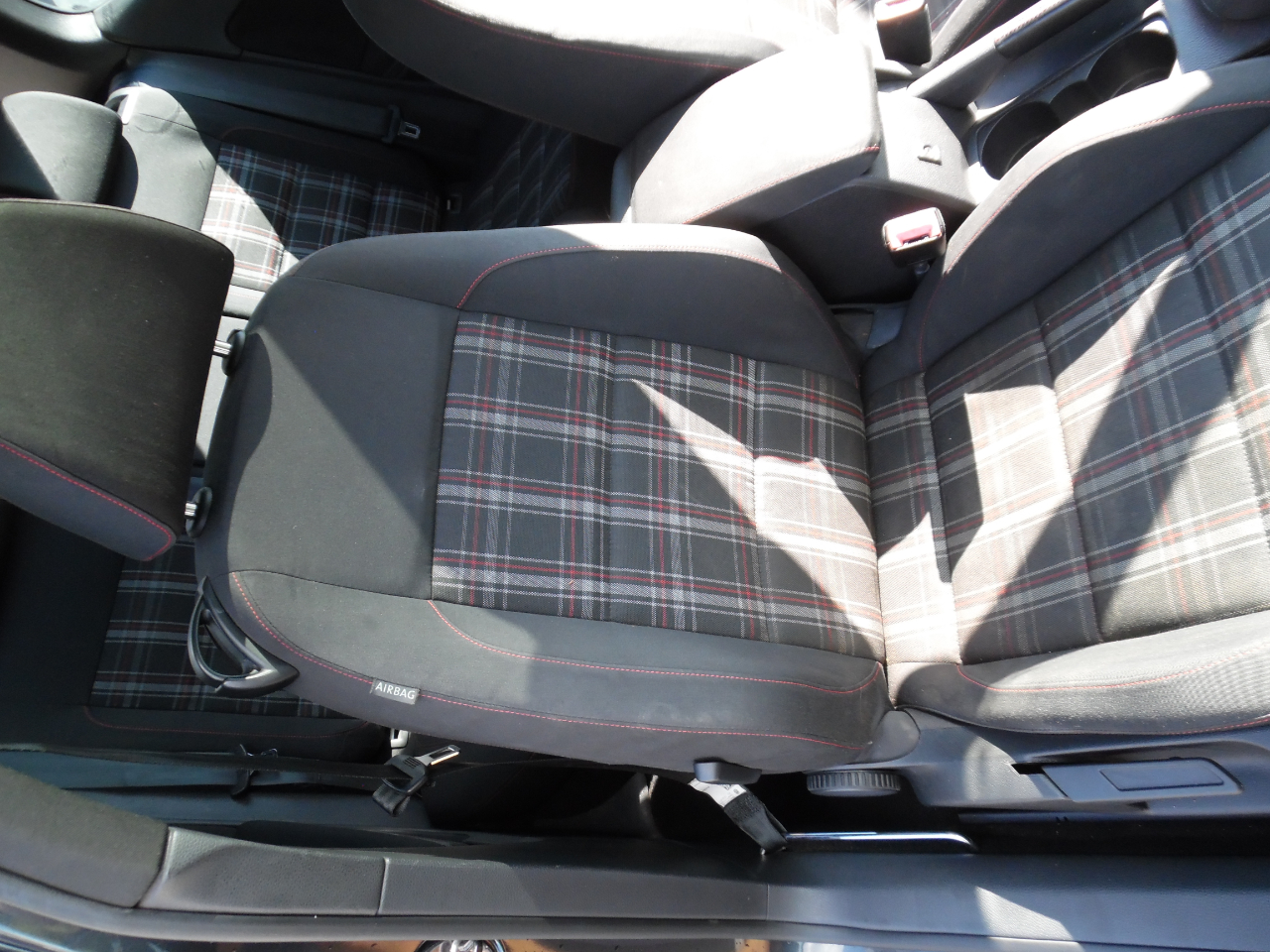 Volkswagen GTI 2dr HB DSG w/Sunroof & Navi PZEV 2011 Volkswagen GTI 2dr HB DSG w/Sunroof & Navi PZEV 2011