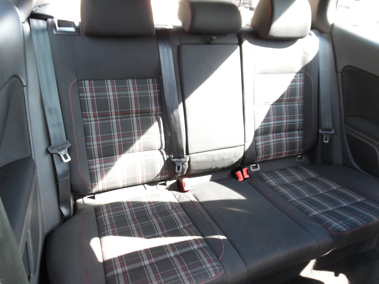 Volkswagen GTI 2dr HB DSG w/Sunroof & Navi PZEV 2011 Volkswagen GTI 2dr HB DSG w/Sunroof & Navi PZEV 2011