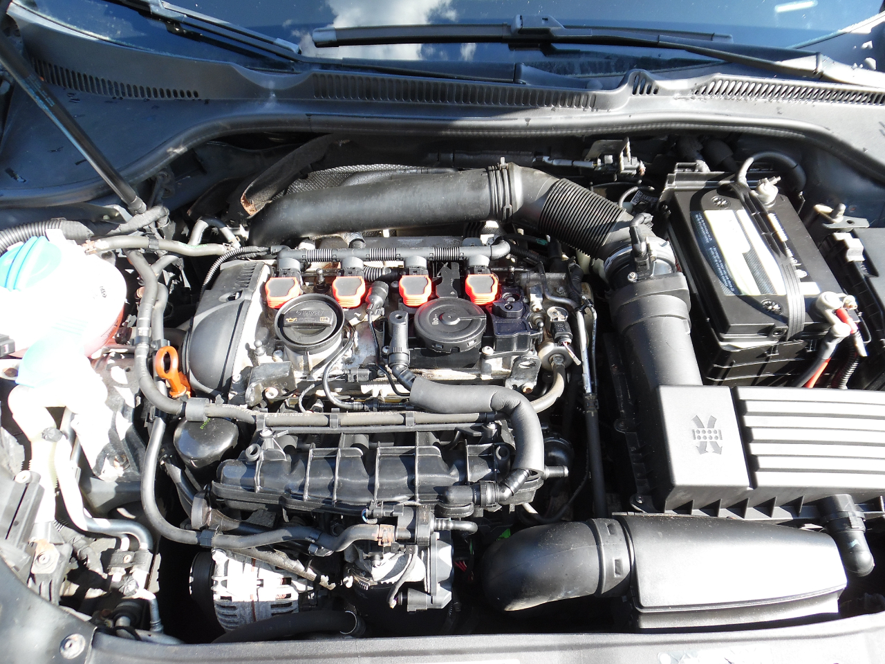 Volkswagen GTI 2dr HB DSG w/Sunroof & Navi PZEV 2011 Volkswagen GTI 2dr HB DSG w/Sunroof & Navi PZEV 2011