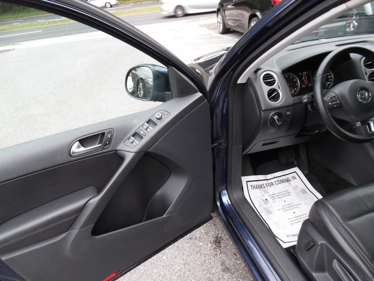 2011 Volkswagen Tiguan S photo 8