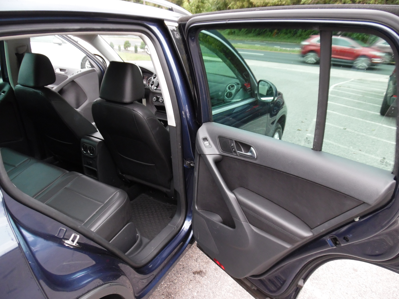 2011 Volkswagen Tiguan S photo 16