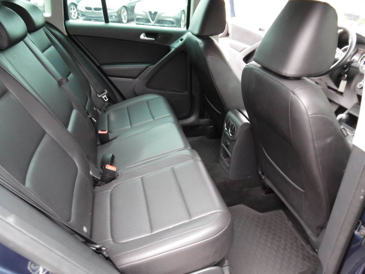 2011 Volkswagen Tiguan S photo 17