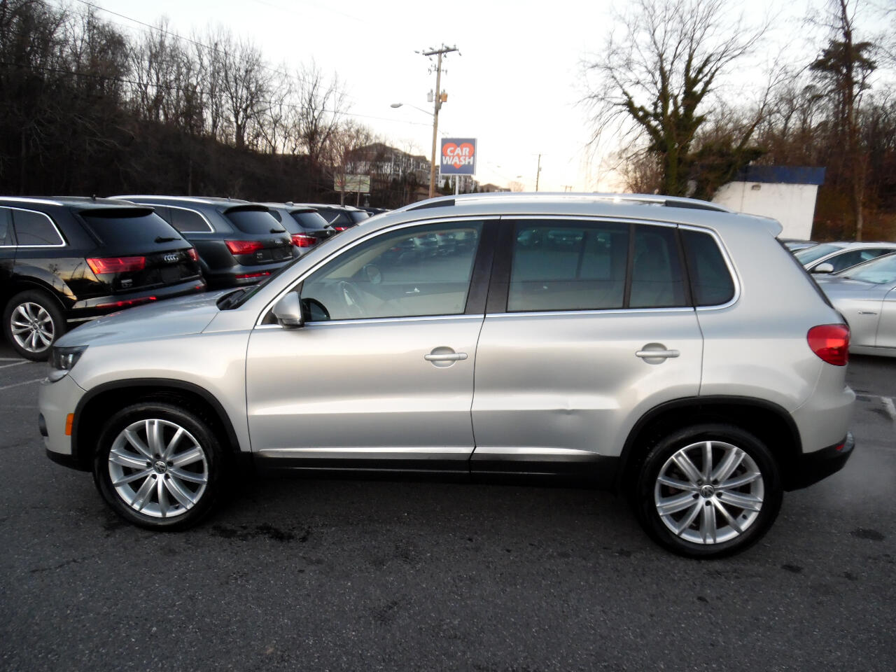 Volkswagen Tiguan 2WD 4dr Auto SE w/Sunroof & Nav 2012